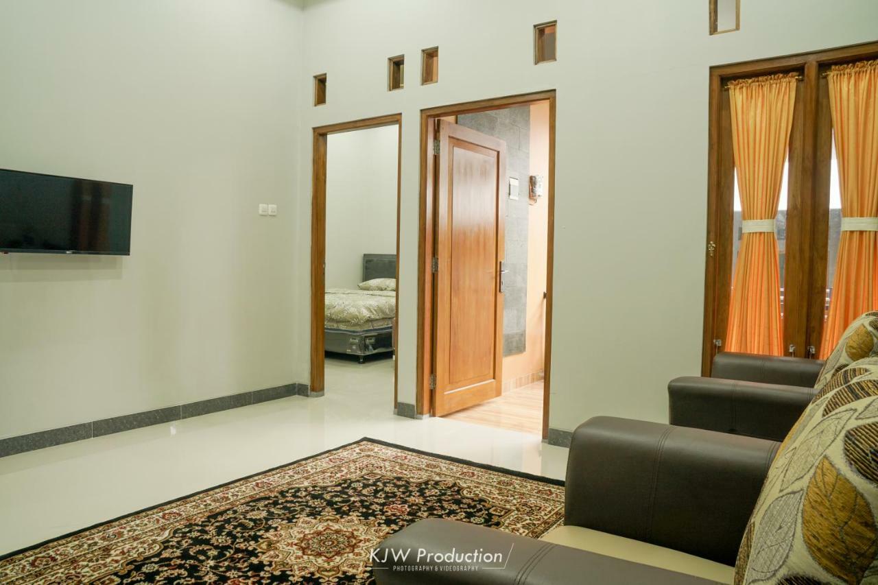 M Stay Guest House Jogja Джокьякарта Экстерьер фото