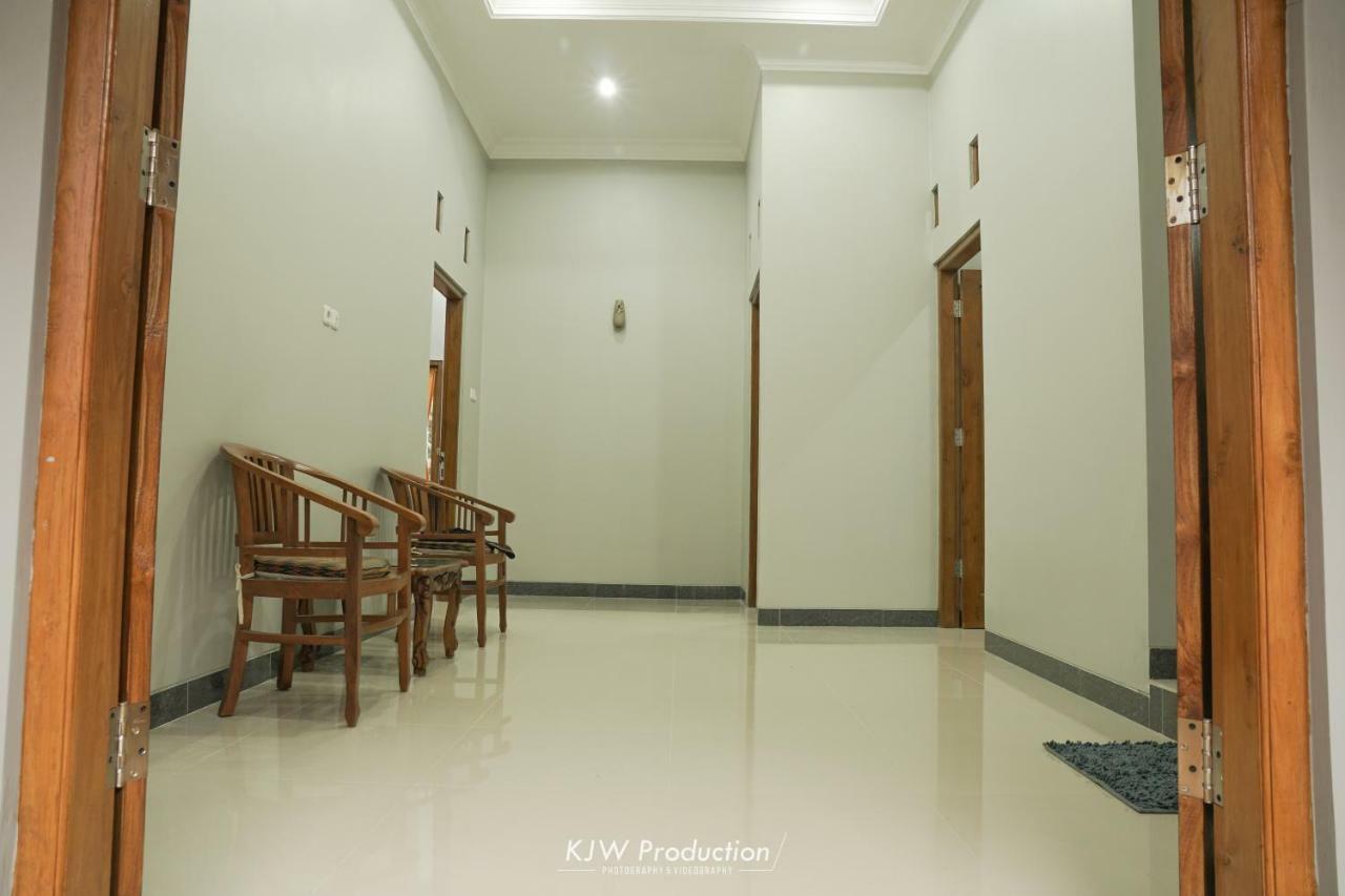 M Stay Guest House Jogja Джокьякарта Экстерьер фото