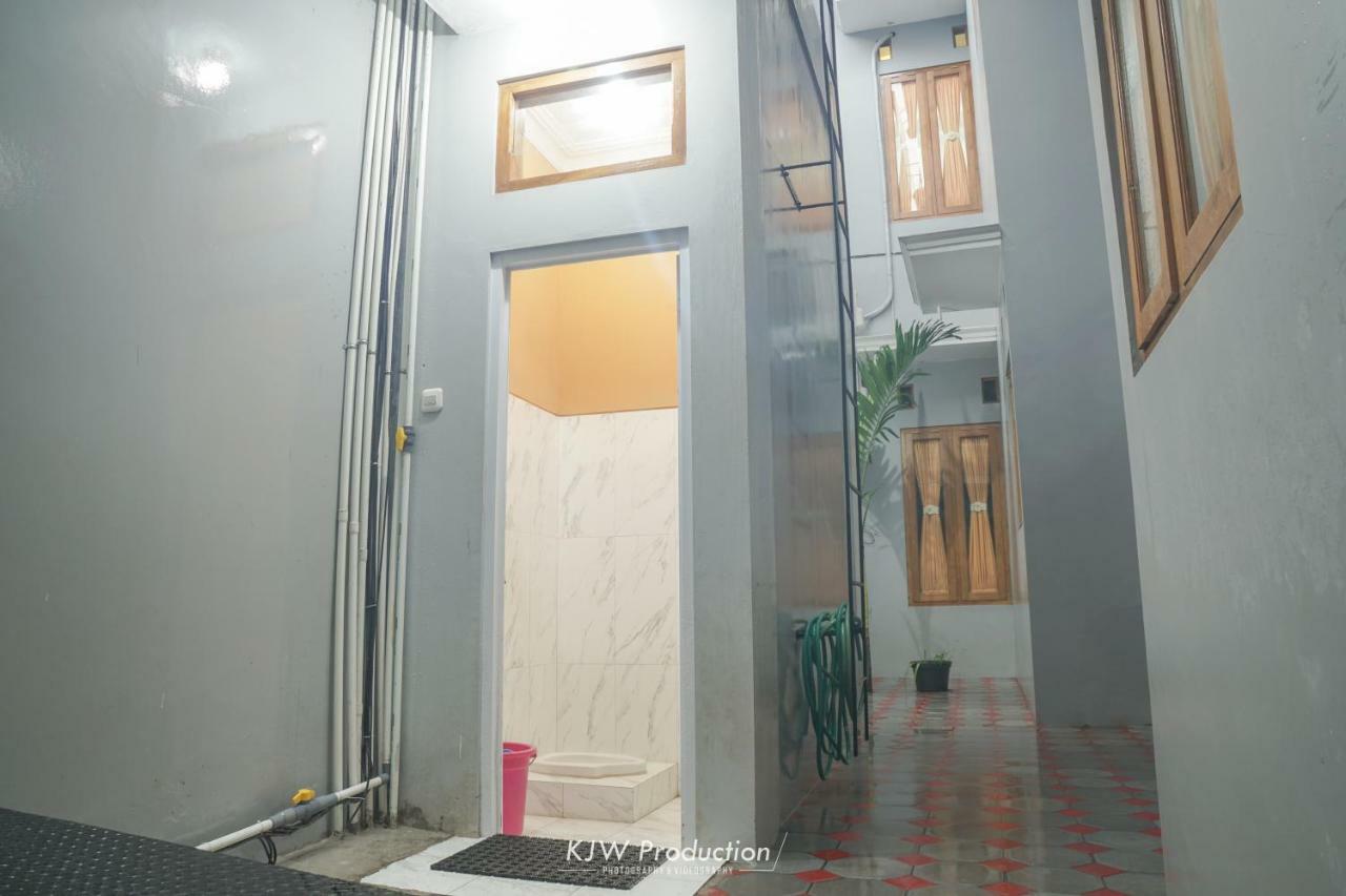 M Stay Guest House Jogja Джокьякарта Экстерьер фото