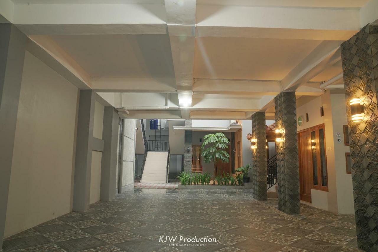 M Stay Guest House Jogja Джокьякарта Экстерьер фото
