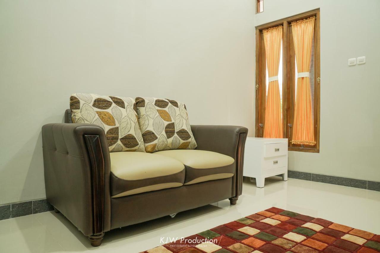 M Stay Guest House Jogja Джокьякарта Экстерьер фото