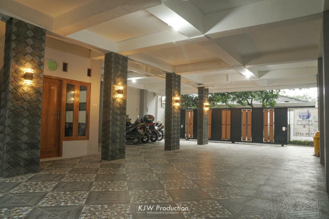 M Stay Guest House Jogja Джокьякарта Экстерьер фото