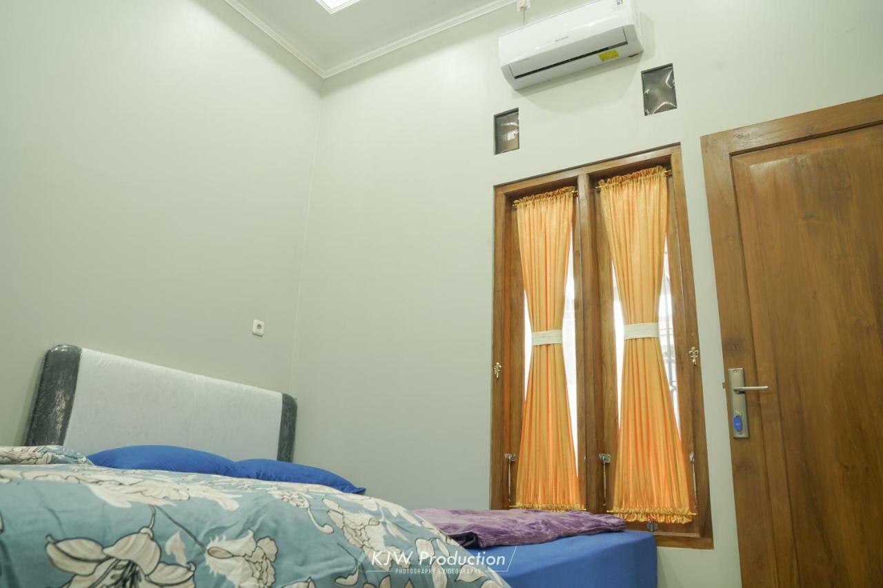 M Stay Guest House Jogja Джокьякарта Экстерьер фото